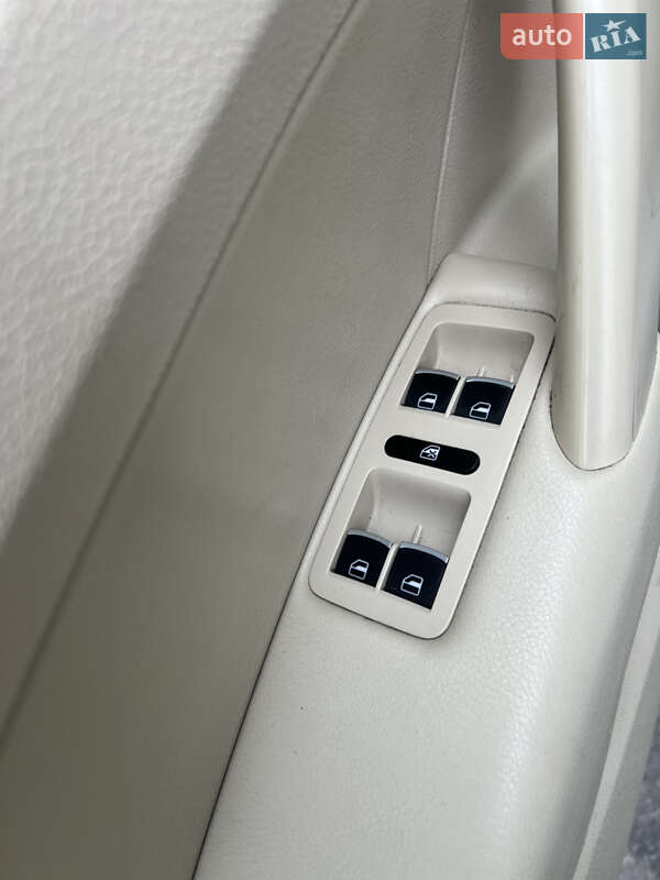 Седан Volkswagen Passat 2012 в Тетієві