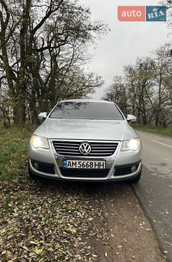 Універсал Volkswagen Passat 2008 в Житомирі