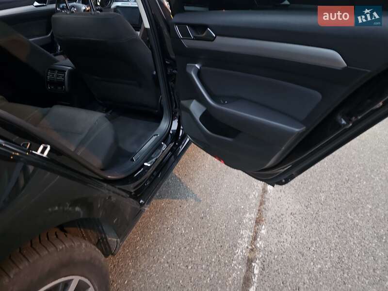 Седан Volkswagen Passat 2016 в Броварах фото 14 Седан Volkswagen Passat 2016 в Броварах