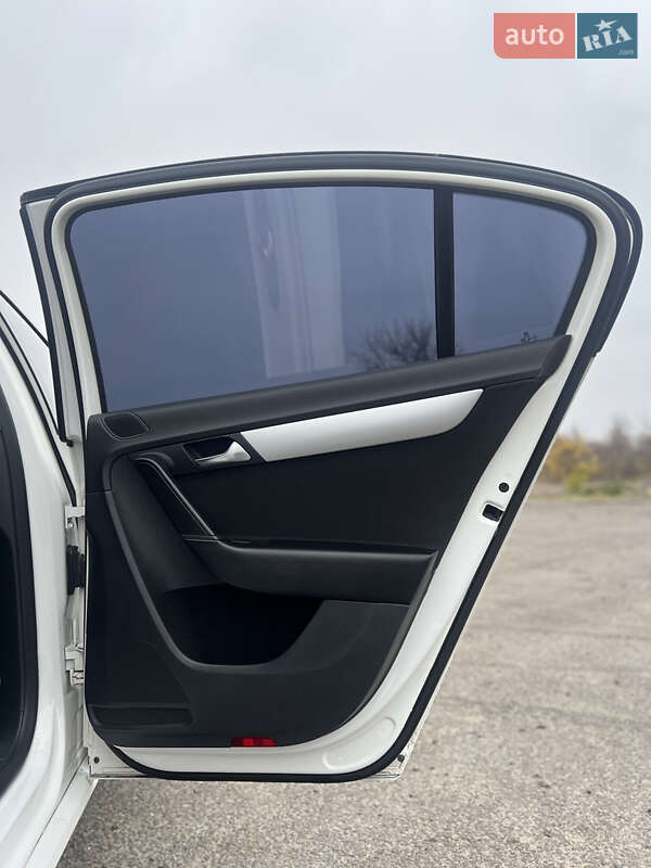 Седан Volkswagen Passat 2012 в Подільську