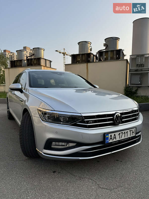 Универсал Volkswagen Passat 2022 в Киеве