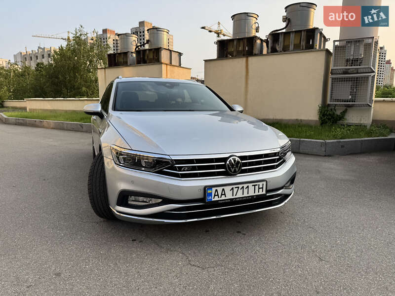 Универсал Volkswagen Passat 2022 в Киеве