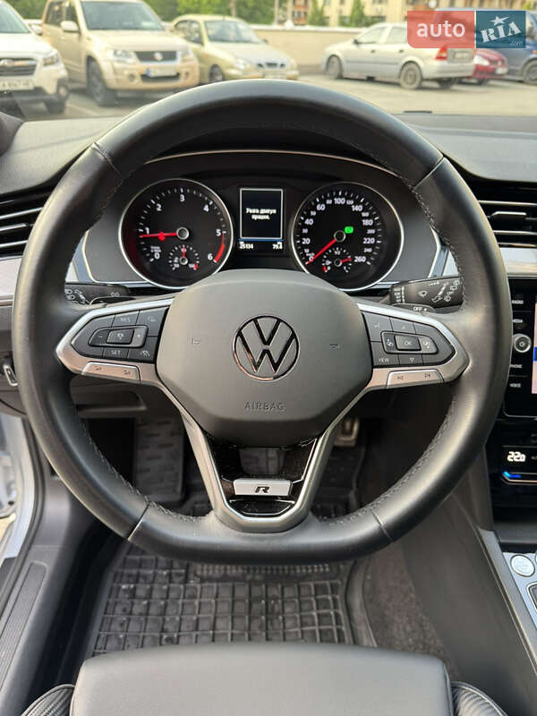 Универсал Volkswagen Passat 2022 в Киеве