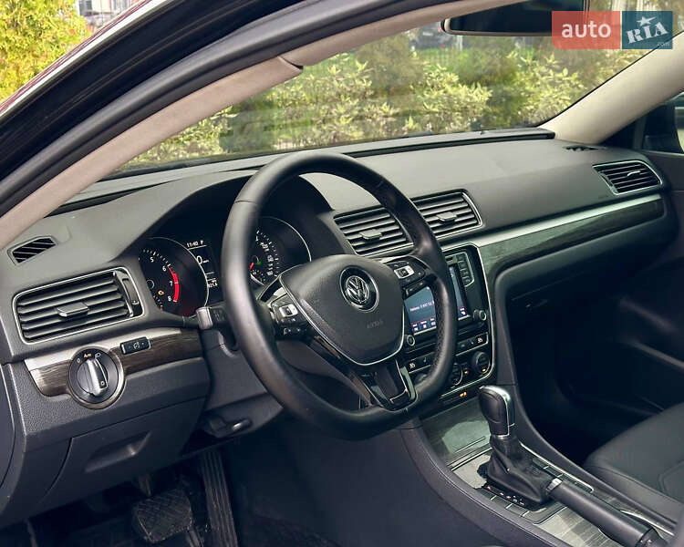 Седан Volkswagen Passat 2015 в Киеве