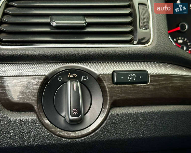 Седан Volkswagen Passat 2015 в Киеве