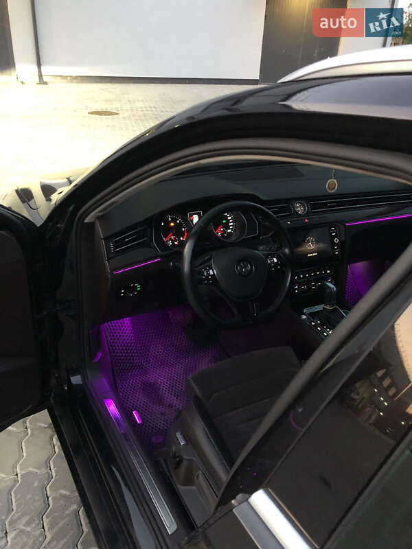 Универсал Volkswagen Passat 2016 в Бориславе