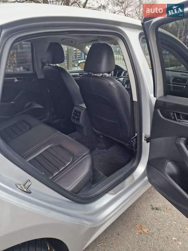 Седан Volkswagen Passat 2017 в Чернигове