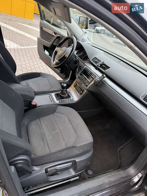 Универсал Volkswagen Passat 2011 в Ровно