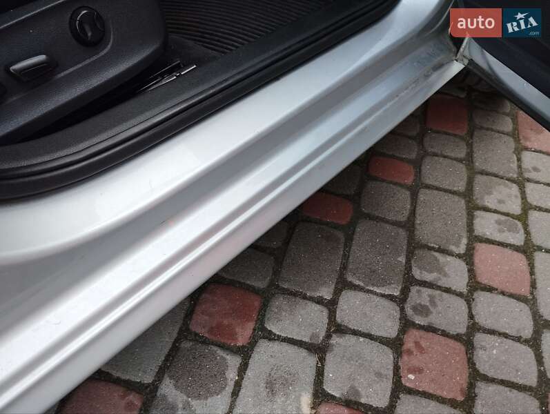 Седан Volkswagen Passat 2012 в Львове