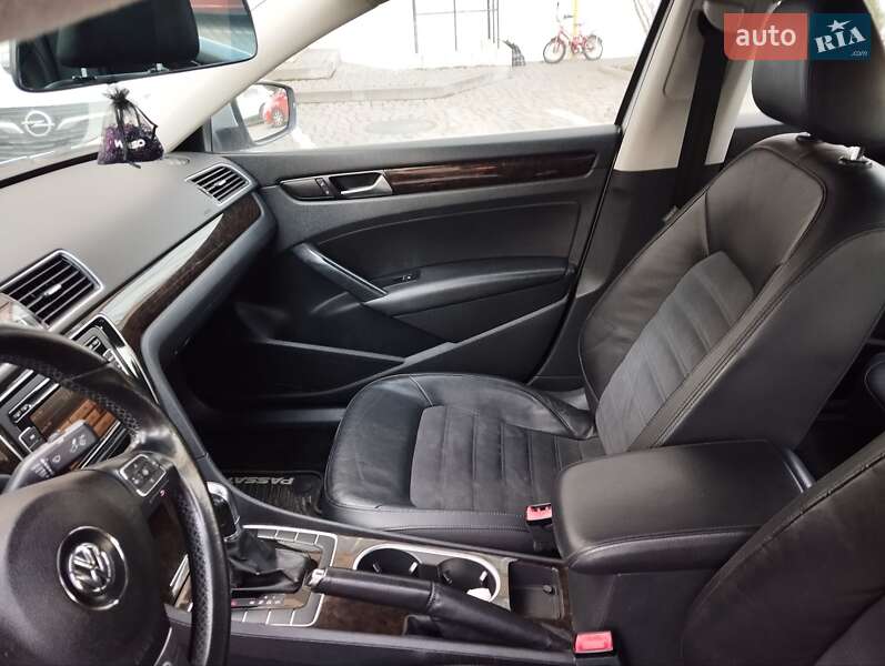 Седан Volkswagen Passat 2012 в Львове