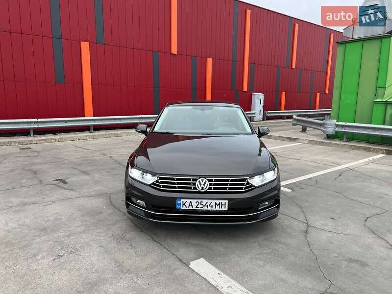 Седан Volkswagen Passat 2018 в Києві