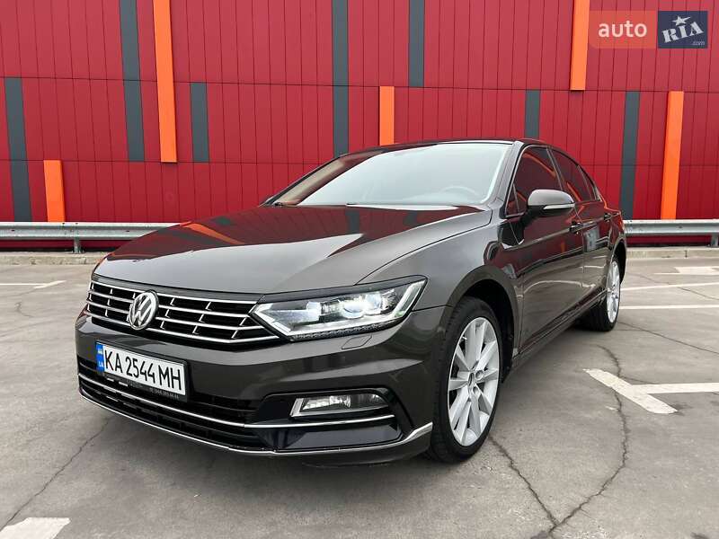 Седан Volkswagen Passat 2018 в Києві
