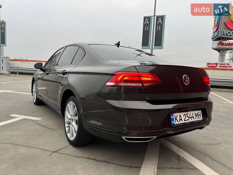 Седан Volkswagen Passat 2018 в Києві