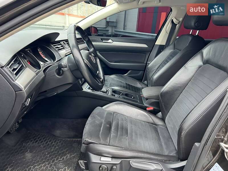 Седан Volkswagen Passat 2018 в Києві