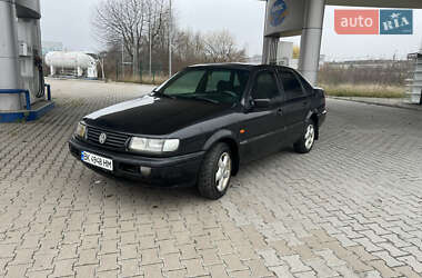 Седан Volkswagen Passat 1994 в Шепетовке