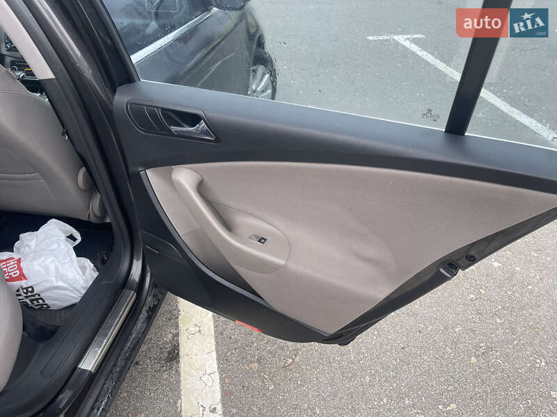 Седан Volkswagen Passat 2007 в Киеве