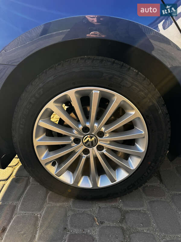 Седан Volkswagen Passat 2016 в Волочиске