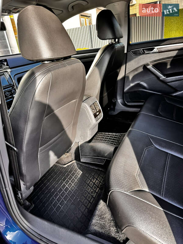 Седан Volkswagen Passat 2016 в Волочиске