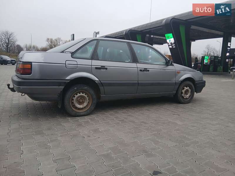 Седан Volkswagen Passat 1992 в Стрые