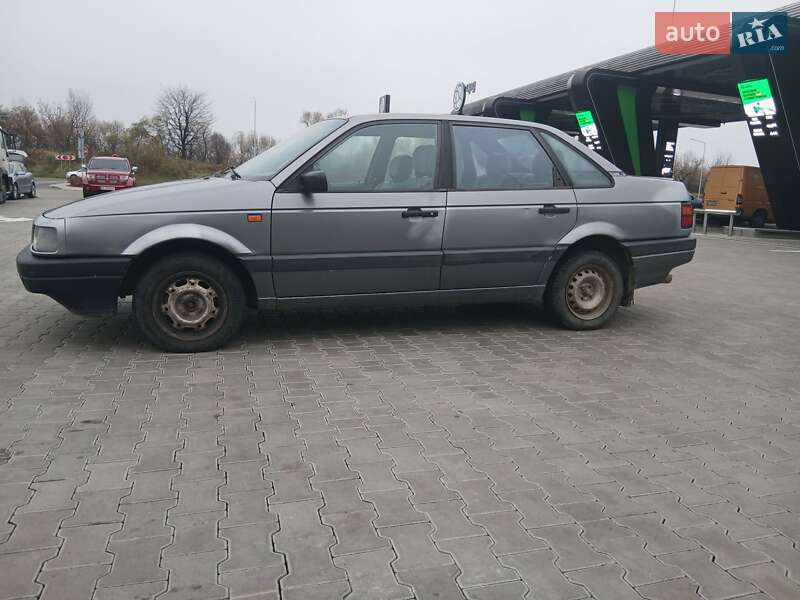 Седан Volkswagen Passat 1992 в Стрые