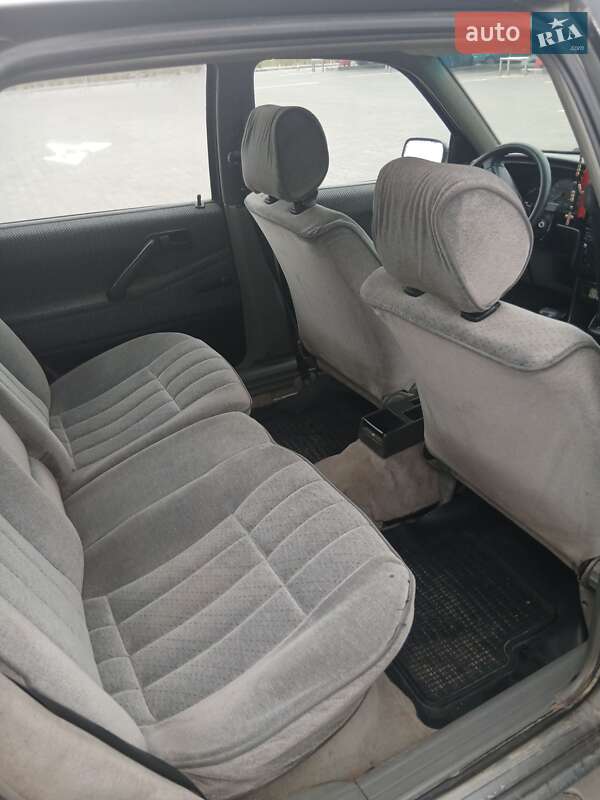 Седан Volkswagen Passat 1992 в Стрые