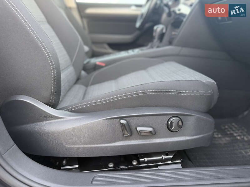 Седан Volkswagen Passat 2022 в Луцке