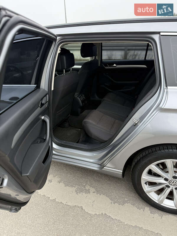 Универсал Volkswagen Passat 2017 в Житомире