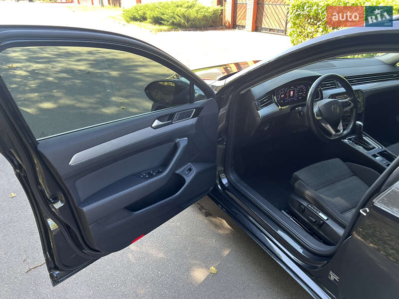 Универсал Volkswagen Passat 2020 в Киеве