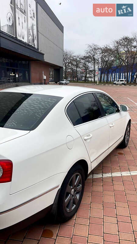 Седан Volkswagen Passat 2006 в Одессе