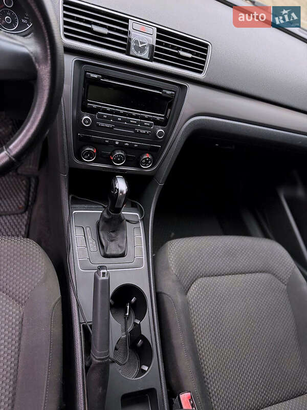 Седан Volkswagen Passat 2014 в Николаеве