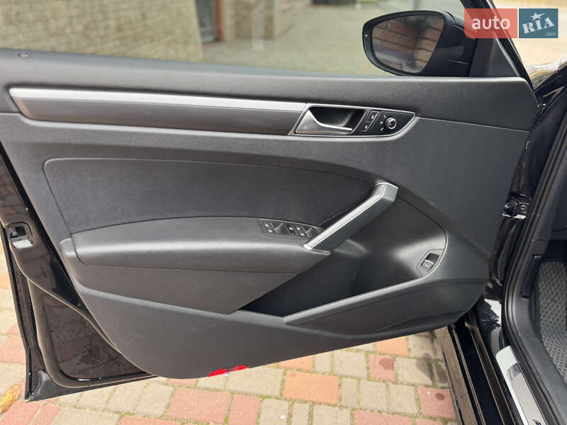 Седан Volkswagen Passat 2016 в Одессе