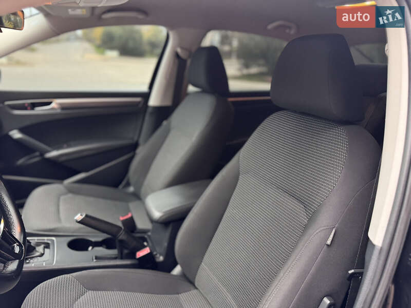 Седан Volkswagen Passat 2016 в Одессе