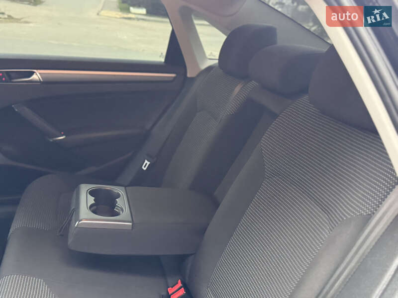 Седан Volkswagen Passat 2016 в Одессе
