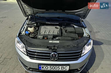 Седан Volkswagen Passat 2011 в Иршаве