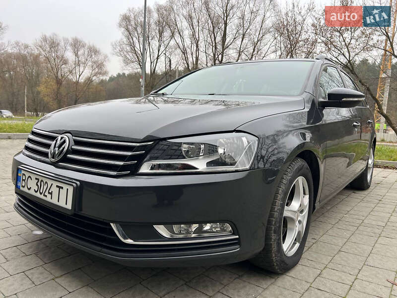 Універсал Volkswagen Passat 2012 в Новояворівську