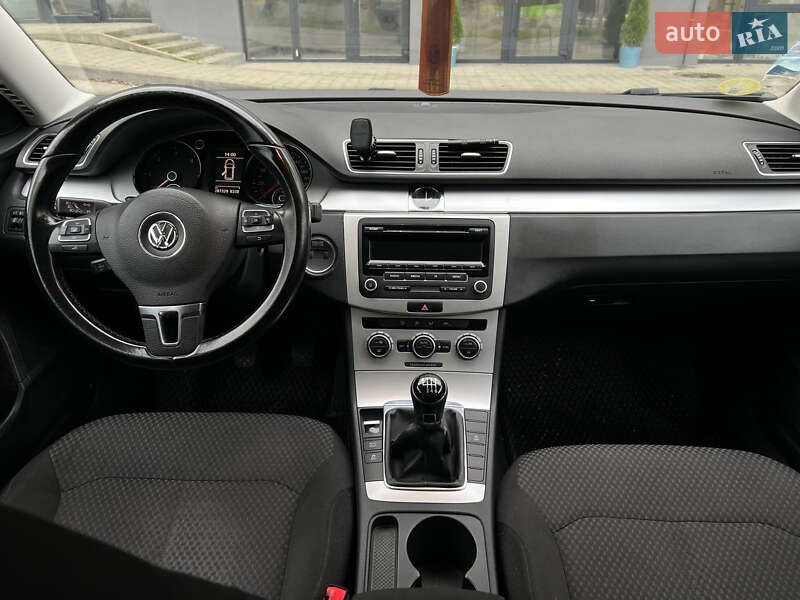 Універсал Volkswagen Passat 2012 в Новояворівську