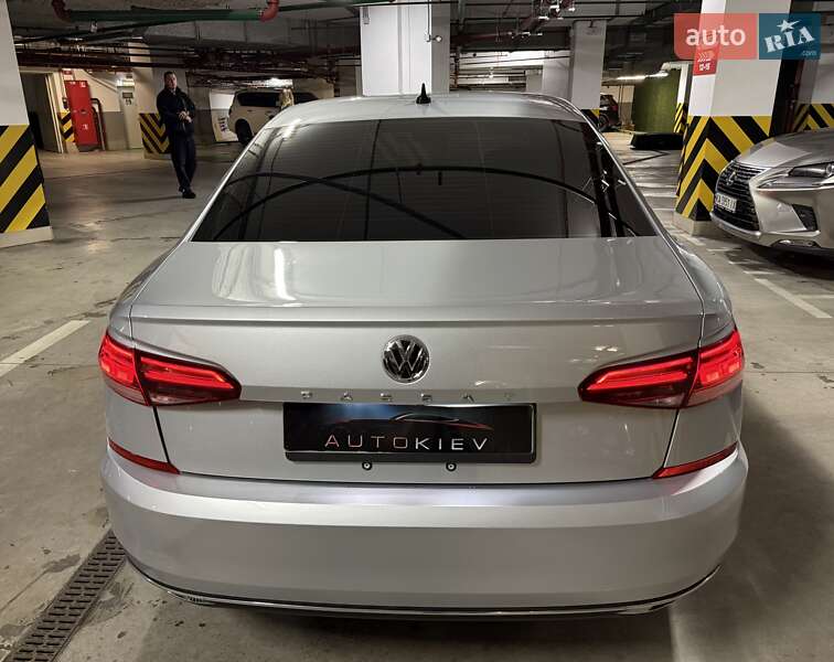 Седан Volkswagen Passat 2020 в Киеве