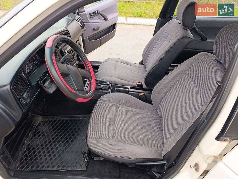 Седан Volkswagen Passat 1988 в Черкассах