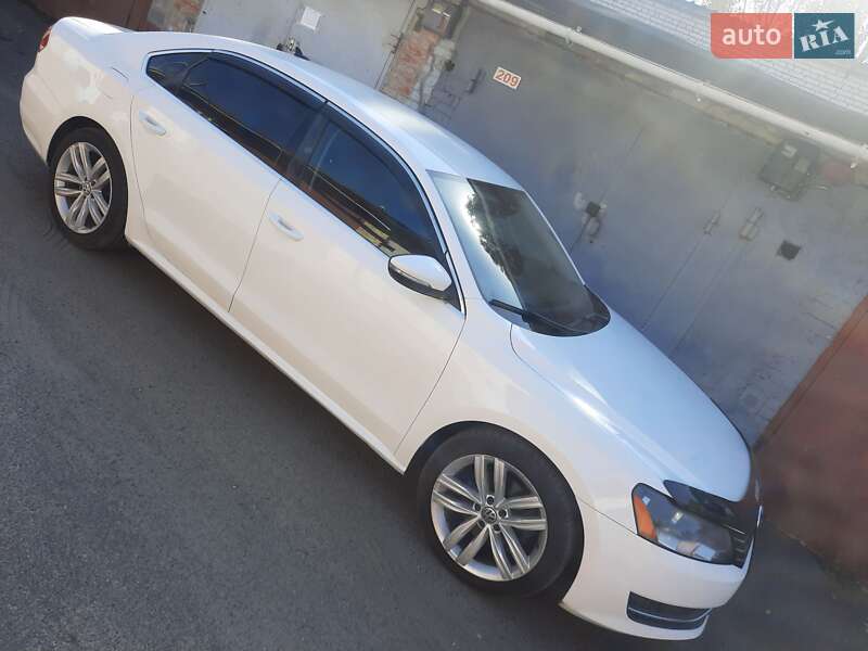 Седан Volkswagen Passat 2012 в Киеве фото Седан Volkswagen Passat 2012 в Киеве