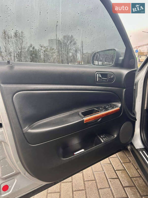 Универсал Volkswagen Passat 2002 в Киеве