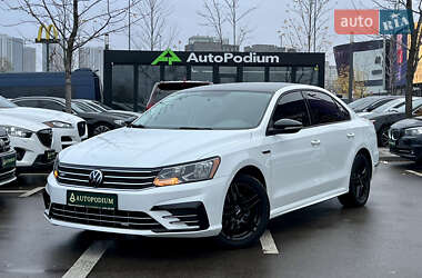 Седан Volkswagen Passat 2018 в Києві