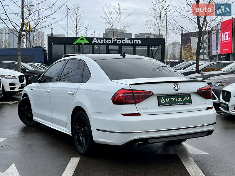 Седан Volkswagen Passat 2018 в Киеве