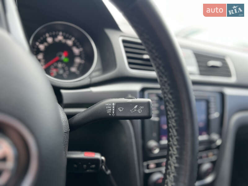 Седан Volkswagen Passat 2018 в Киеве