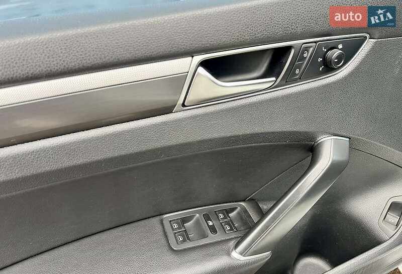 Седан Volkswagen Passat 2018 в Киеве