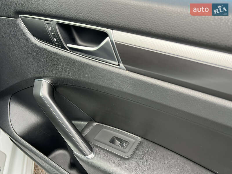 Седан Volkswagen Passat 2018 в Киеве