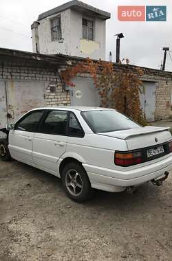 Седан Volkswagen Passat 1988 в Николаеве