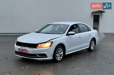 Седан Volkswagen Passat 2017 в Луцьку