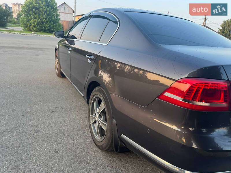 Седан Volkswagen Passat 2011 в Буче