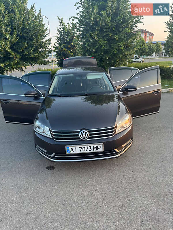 Седан Volkswagen Passat 2011 в Буче
