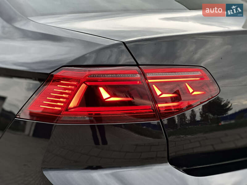 Седан Volkswagen Passat 2021 в Ровно